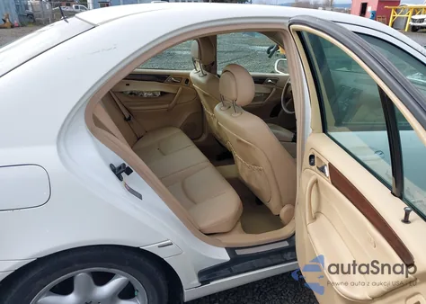 2002 Mercedes-Benz C 240 z USA, uszkodzony, nr VIN WDBRF61J82F243294